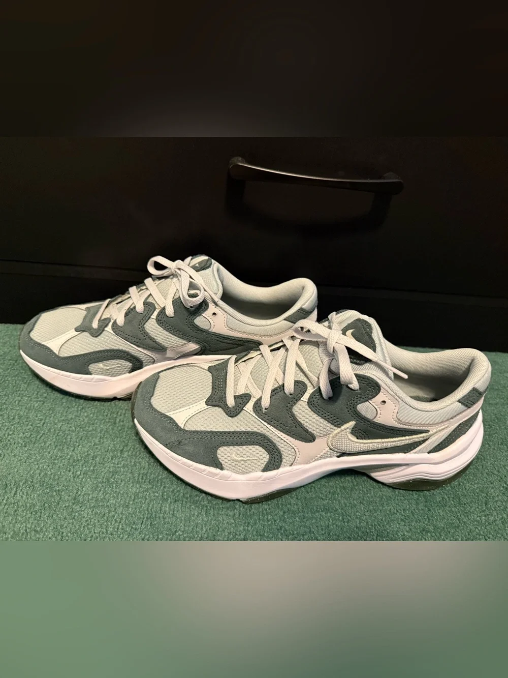 Nike AL8 - Picture 2 of 3